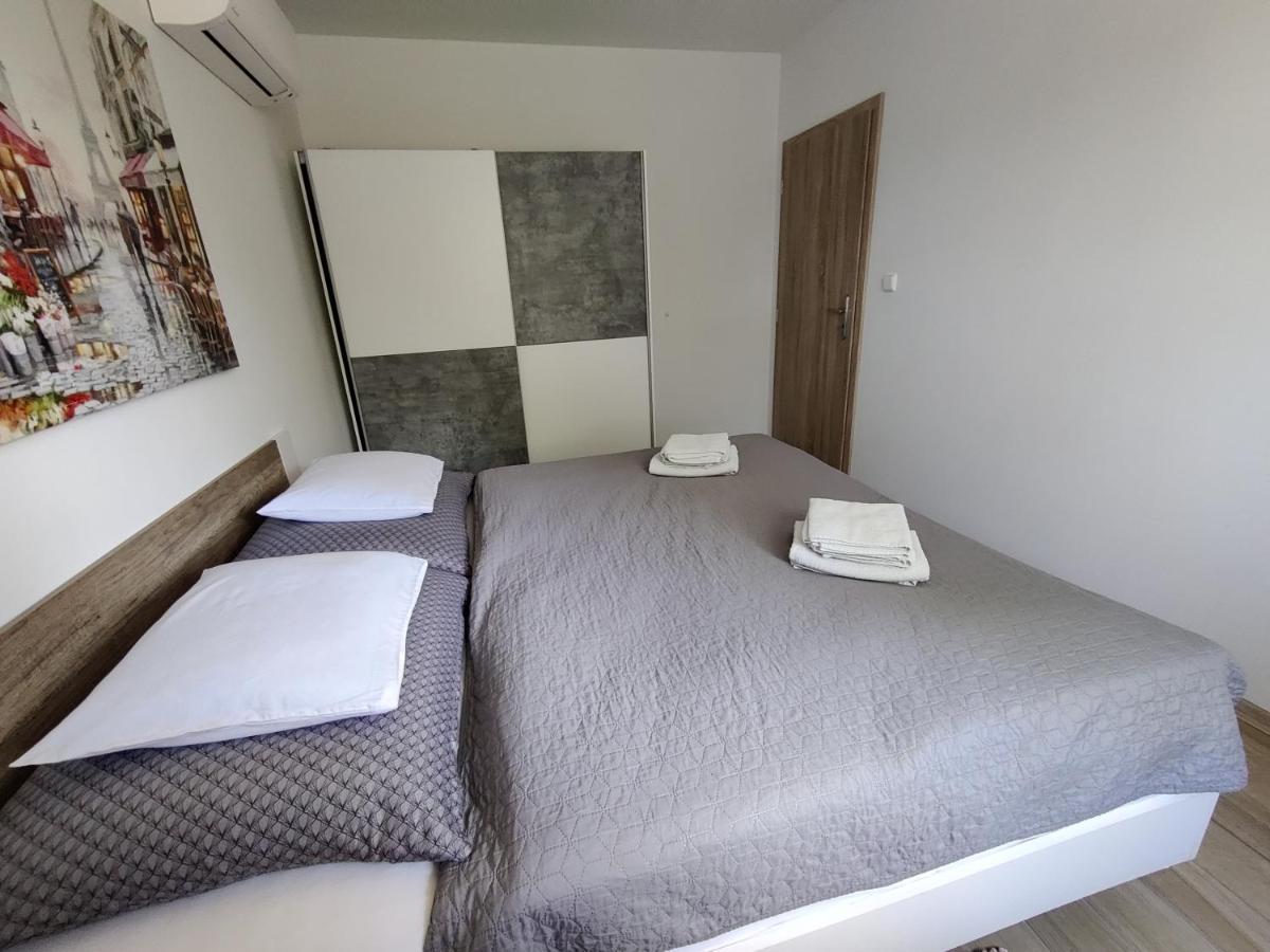 Apartman Pod Lipou - Samostatny Objekt Jaroměř Exterior foto